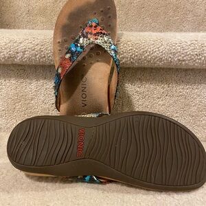 Vionic Women's Multicolor Sandals